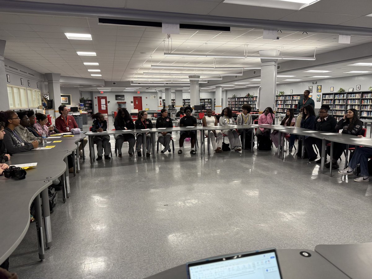 msformoso's tweet photo. AMAZING CTE Chat at Deerfield Beach High School!

A huge thank you to School Board Member Nora Rupert and the Deerfield Beach High School team led by Jon Marlow for creating space for these meaningful discussions and for their continued commitment to student success! https://t.co/NQDNXwgFfM