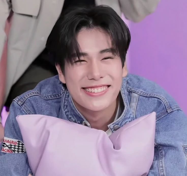 น่ารักมากจัง น้องยิ้มหวานตาขีดกู้โลกได้จริงๆด้วย t———t 🌎♡