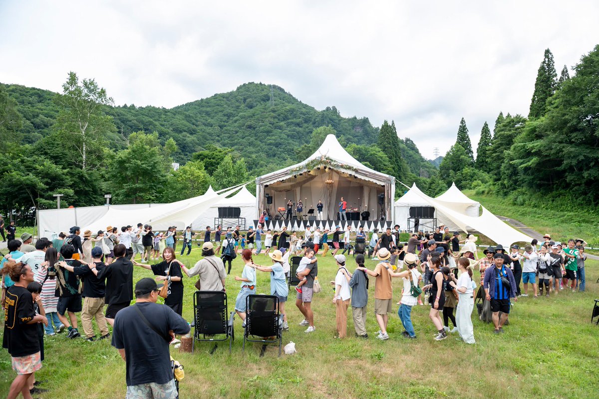 fujirockers_org's tweet photo. 【NEWS】今年もPYRAMID GARDEN -Beyond the Festival-が開催決定🏕️初夏のボードウォー��キャンプも🪵
ぜひフジロック以外でも苗場を満喫しましょう✨新着グッズ情報もあるよ✅

▼記事はこちら
https://t.co/HOS9PvMx9I

#フジロック #fujirock #ピラミッドガーデン #ボードウォーク https://t.co/Lj7x99w7Sd