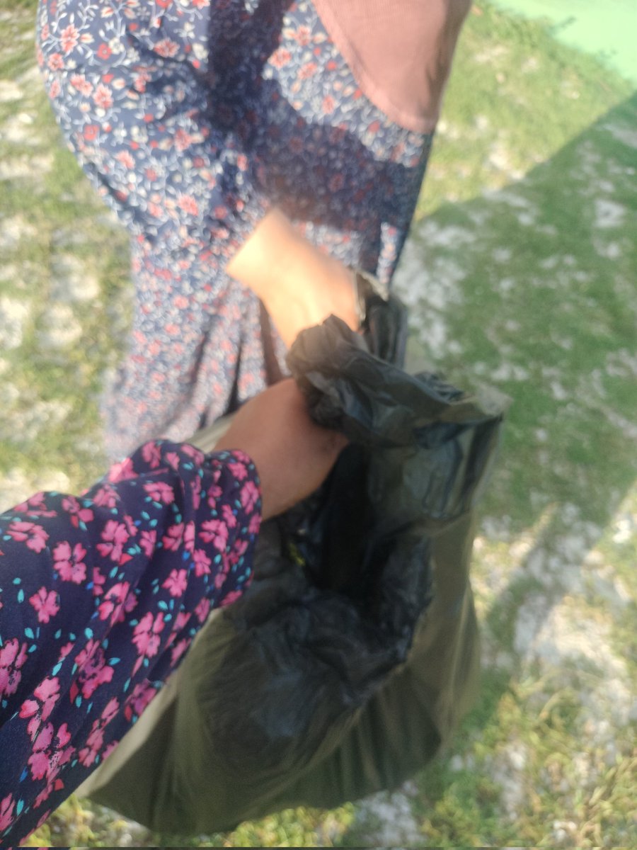 veshisaafu's tweet photo. Community parks are living spaces, meant to breathe freely. It is our shared duty to keep them clean, no litter, not even a candy wrapper, should scar their beauty. Dustbins stand ready, waiting for our respect. #Veshisaafu #AdduCity #keepclean #notrash https://t.co/kooteHHTnH