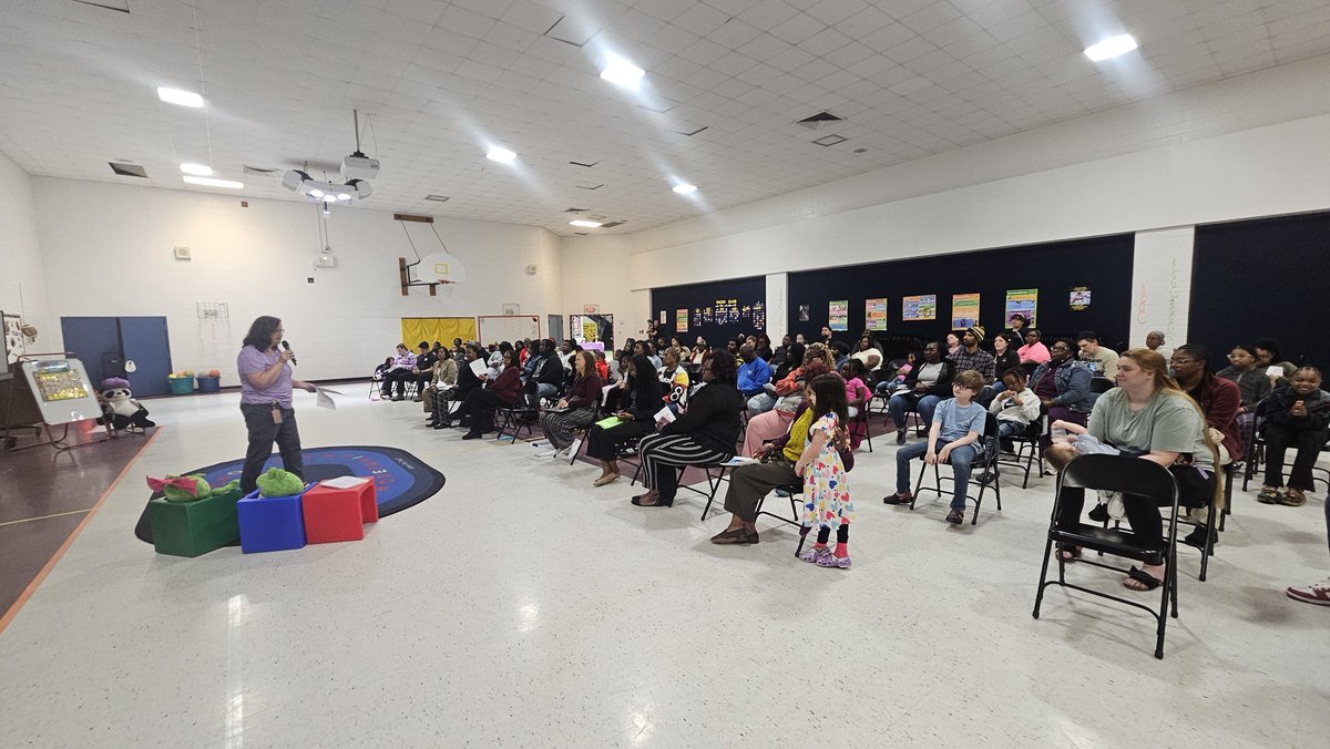 DrPSW_PKC's tweet photo. Great family turn out @CPSPandas for K Transition Meeting! @ebracyPPS @PortsVASchools @PPSPREK @pps_FedsPreK @in8days https://t.co/Cwy6DY8IyE