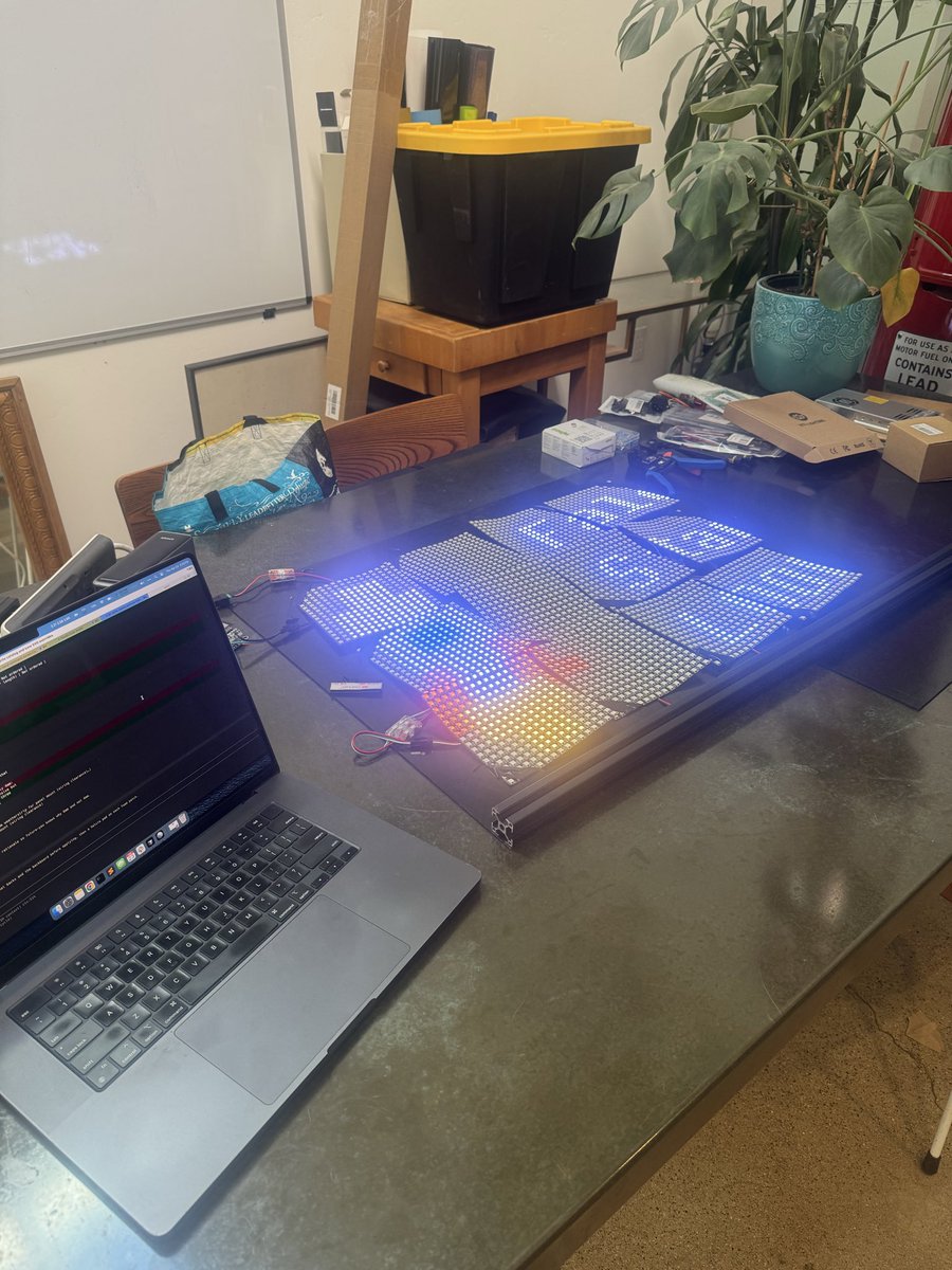 iblainee's tweet image. Who needs a 7 foot wide LED screen that show real time traffic for planes, boats, SpaceX launches and cruise ships? #maker #santabarbara