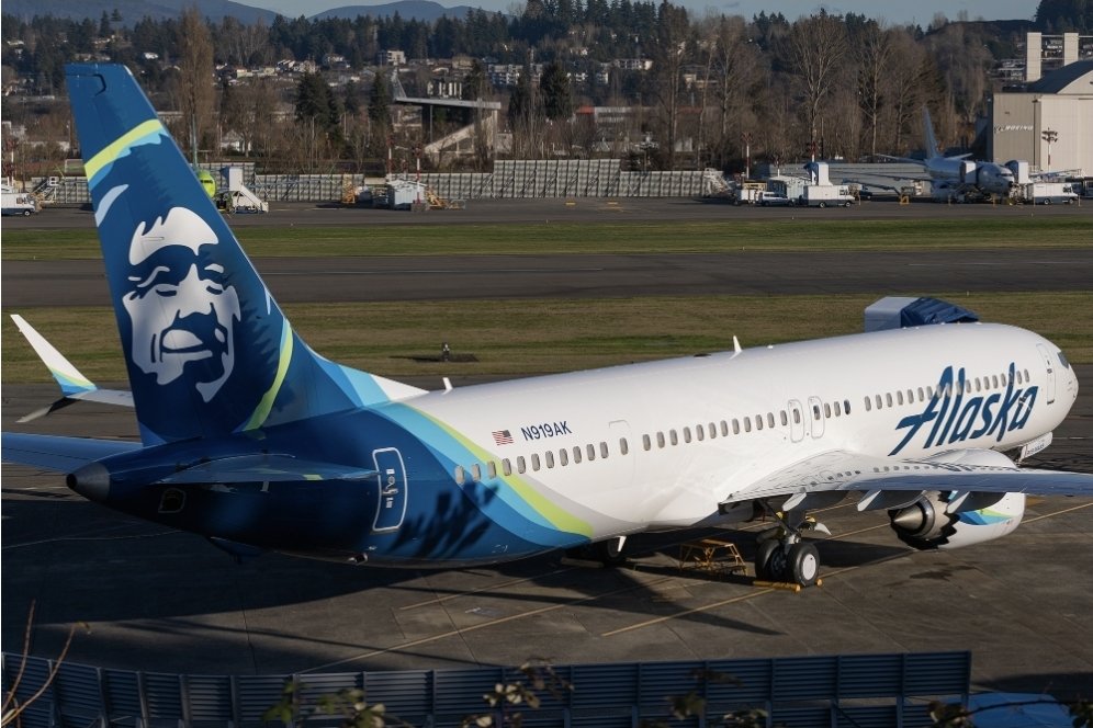 Enel_Aire's tweet image. #AmericanAirlines y #AlaskaAirlines mantienen conversaciones preliminares para ampliar su cooperación, incluyendo la posibilidad de establecer un esquema de reparto de ingresos en rutas internacionales, de acuerdo con reportes del sector.

enelaire.mx/american-y-ala…