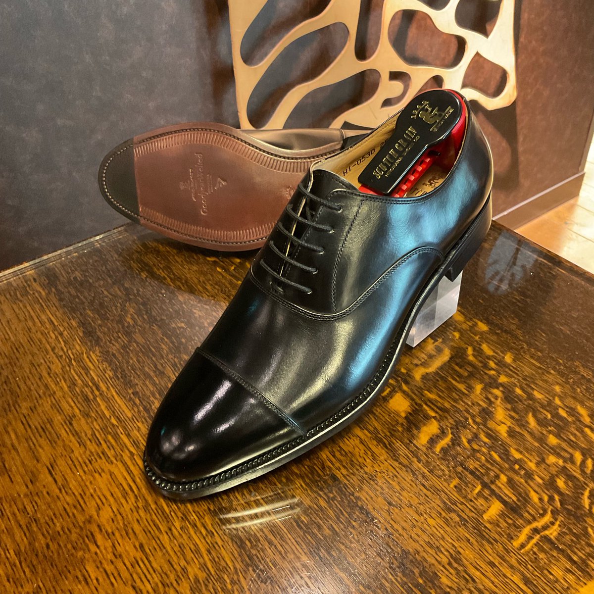 入荷情報①】 ○F0656/BL/E：24.0〜27.0cm ○R1766/BL/3E：25.0〜27.0