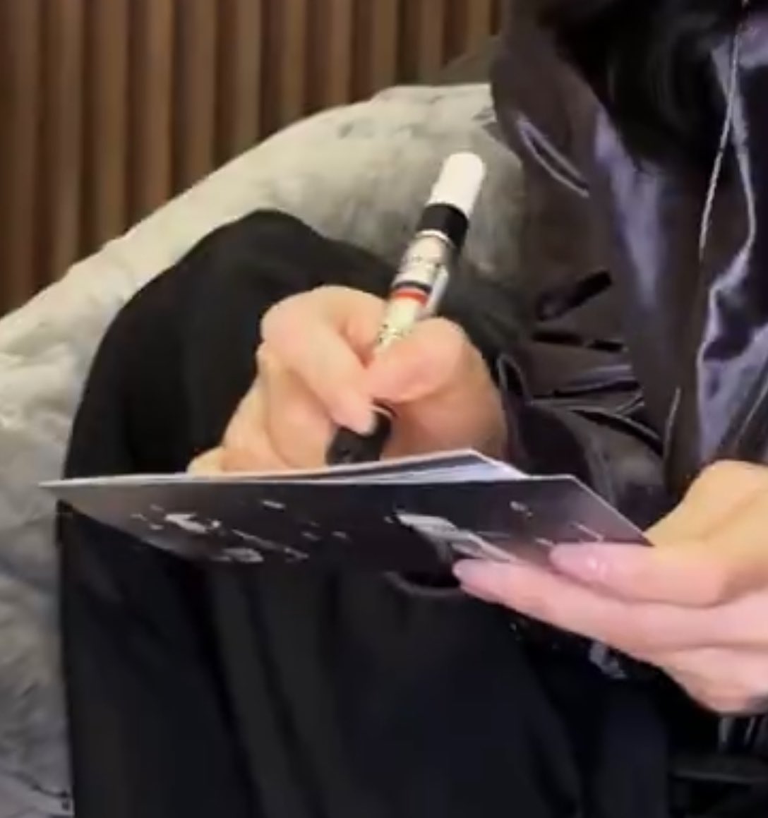 Nora🍓 tweet media