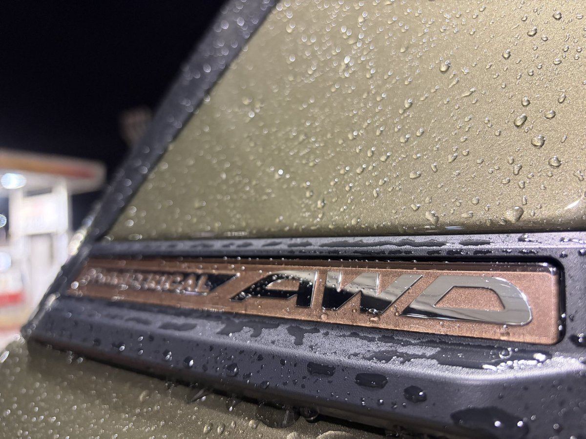 GTS_14's tweet photo. 🟦三井のカーシェアーズ
【新型フォレスター】

約1年ぶりにミツカー使いました。

新型はミドルプラスに格上げですが、置くだけ充電、電動シート、ステアリングヒーターなど相応しい装備は一通り付いてます。

Xモード使ってみたいけど冬タイヤ装着される地域でもないので使える機会は無さそう… https://t.co/LYFGRlTmHz