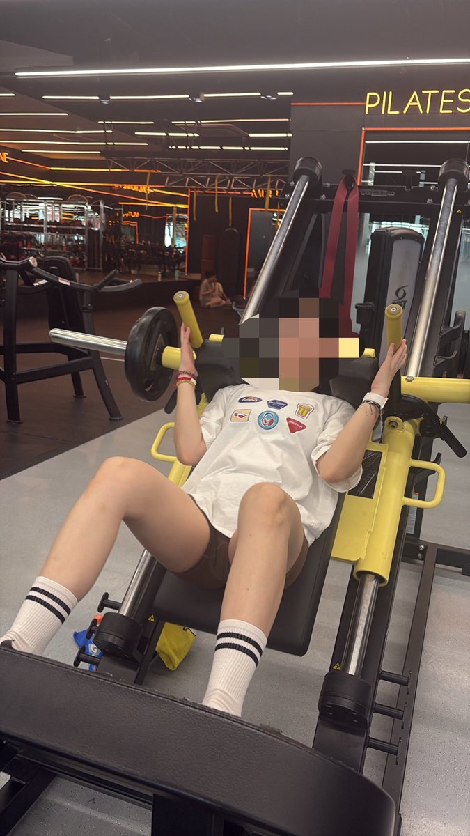 gymcouple tweet media