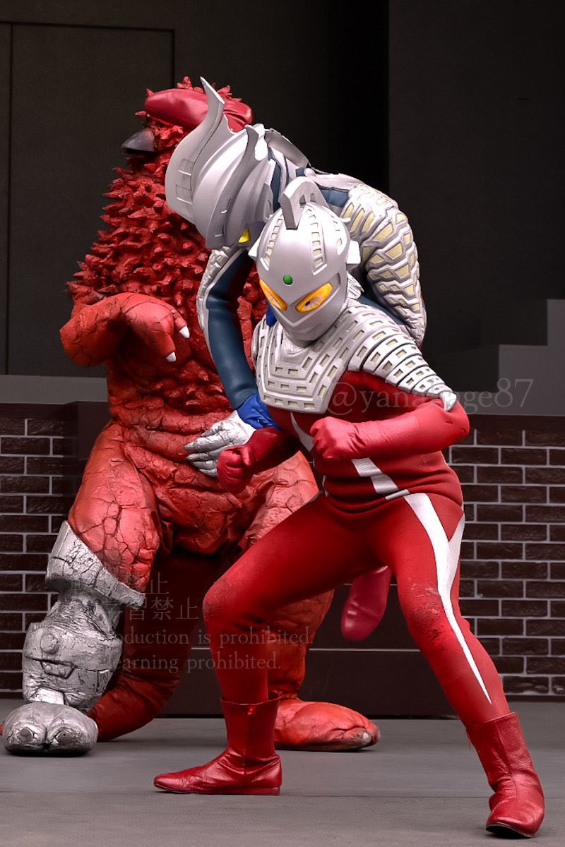 #ウルトラセブン
#ウルトラマンゼロ
#ひらかたパーク

連携キックのところで遠心力でGかかってセブンの足が一瞬浮くんだけど、即踏み止まって踏ん張るセブンがまたカッコ良かったです。