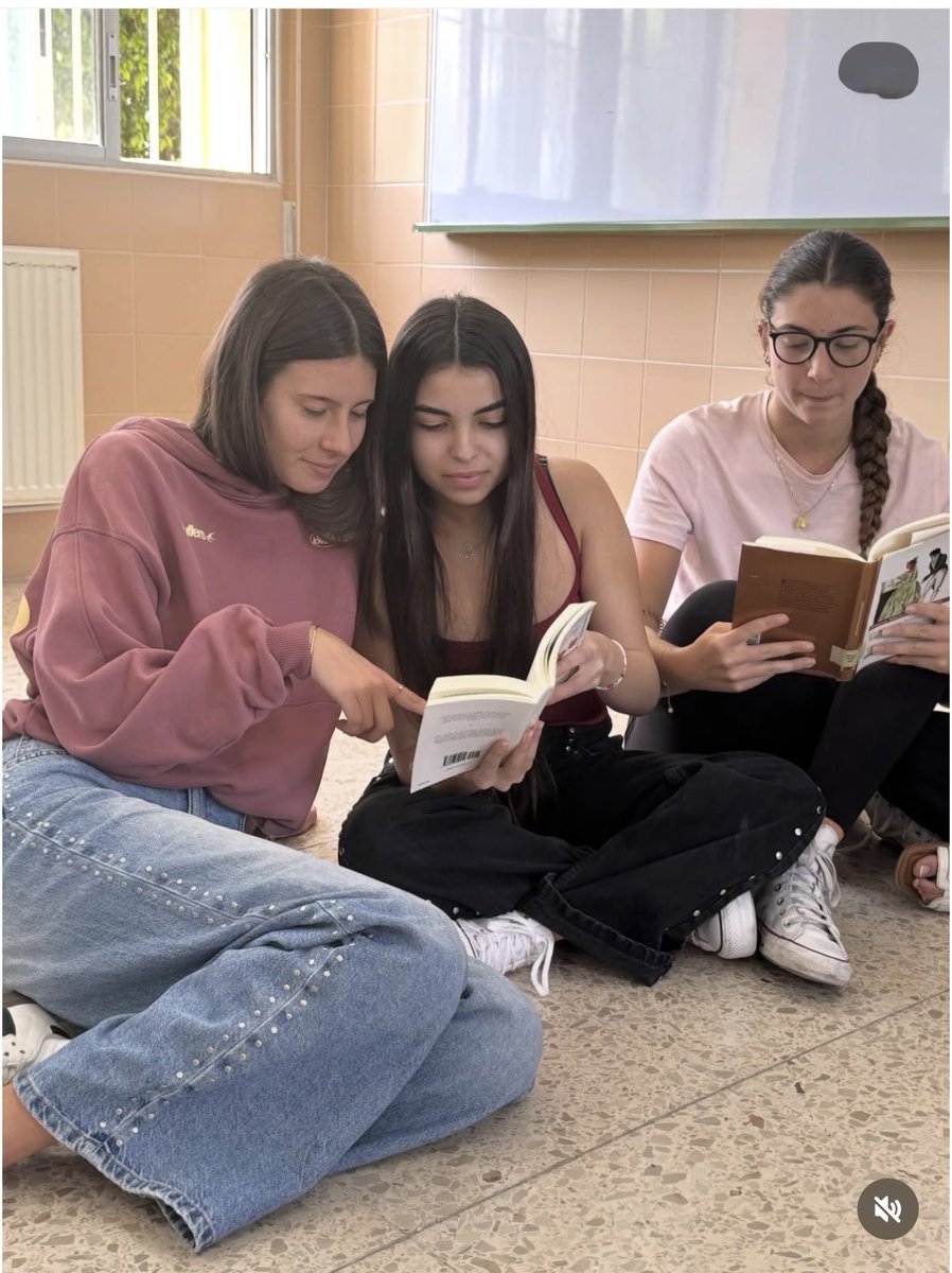 ISixtoMarco_EE's tweet photo. Fomentando la lectura en el Dis del Libro @sepiegob @sepie_gob
@EUErasmusPlus
#ErasmusPlus
@ErasmusPlusSEPIE 
@parlamentoeuropeo
@europedirectcvalenciana
/Europedirectcvalenciana
Europarl_ES
https://t.co/GMj00Qc1My
@europeanparliament 
#EPAS 
#escuelasembajadoras https://t.co/3b9WuO3KRH