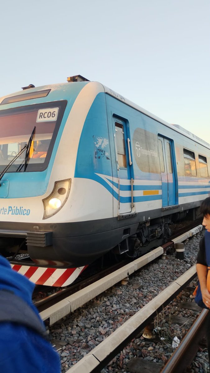 MundoGremial's tweet image. 🔴 #ALERTA  |  Descarriló una formación del Tren Sarmiento a la altura de Liniers, mientras aumentan las denuncias de los trabajadores por la crisis ferroviaria