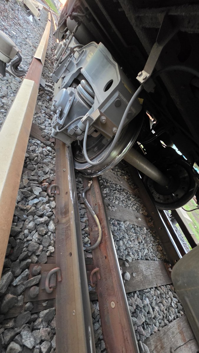 MundoGremial's tweet image. 🔴 #ALERTA  |  Descarriló una formación del Tren Sarmiento a la altura de Liniers, mientras aumentan las denuncias de los trabajadores por la crisis ferroviaria