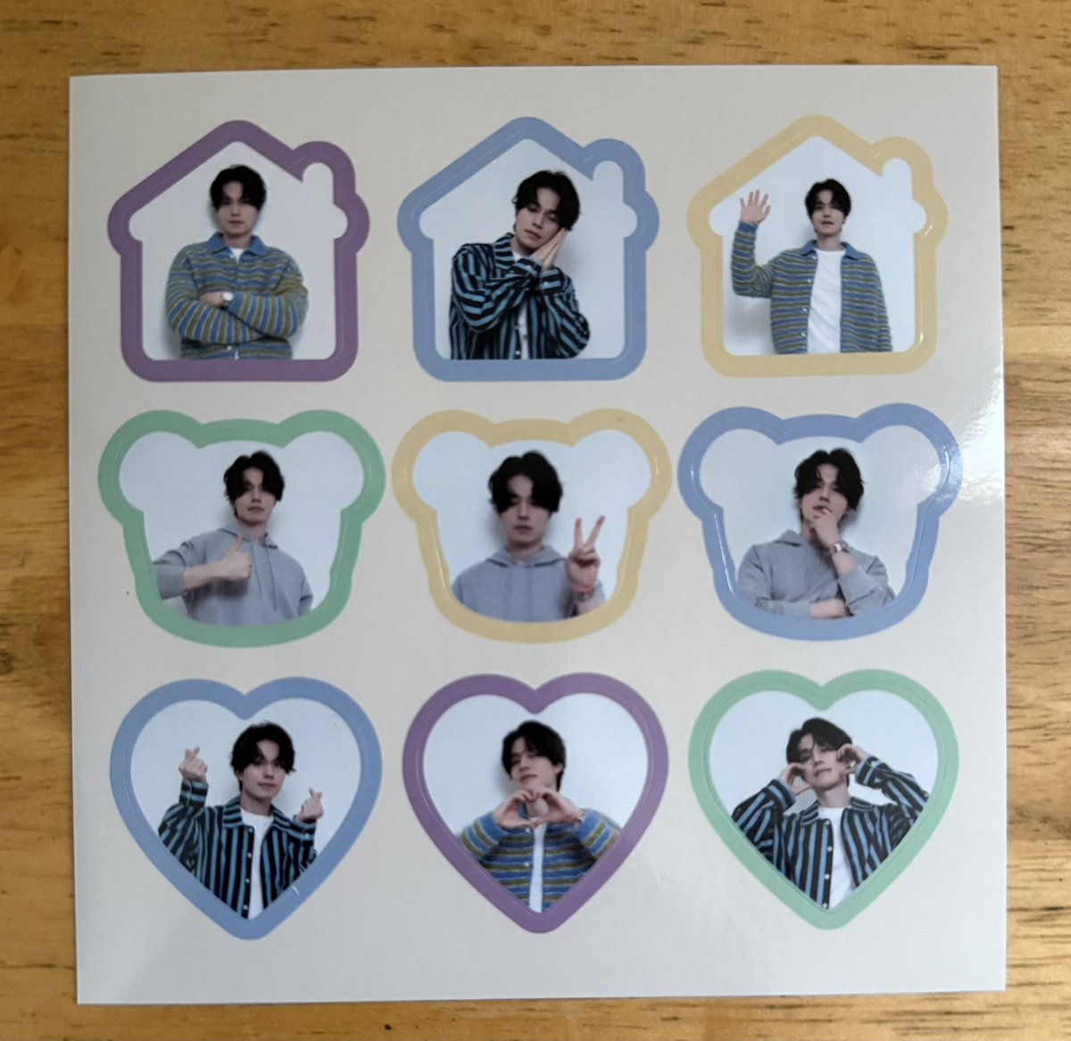 The stickers are soooo cute! 🩷
#LeeDongWook #이동욱