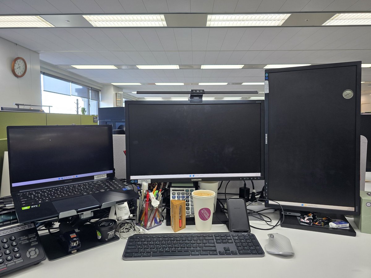 오늘도 반갑다. 즐겁게 금요일 스타트~ #TGIF #office_view