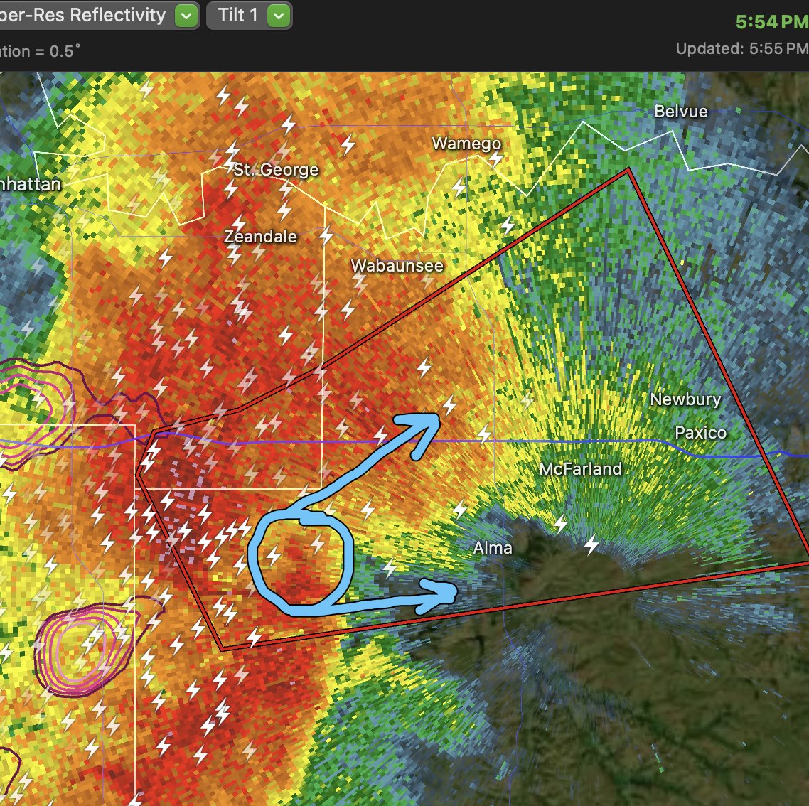 USWeatherExpert's tweet image. Rotation is located at the circle. Take cover in the tornado warning (red) polygon!

#Kansas