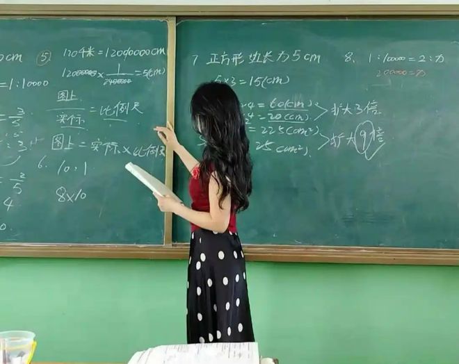 suhairiwahab92's tweet image. When you accidentally call your professor "Mom" in lecture… She just smiled and said, "Good, at least I know you’re listening to your motherly advice on citations  #CampusChaos #OopsMoment"