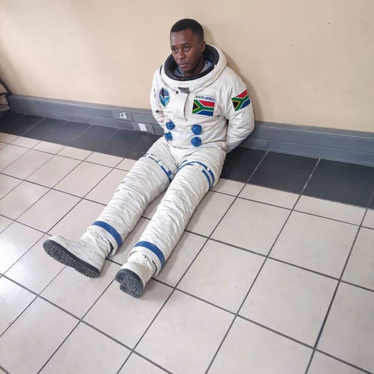 Fake Astronaut in South Africa arrested after promising unsuspecting victims Rocks from the Moon 😂😂😂😂