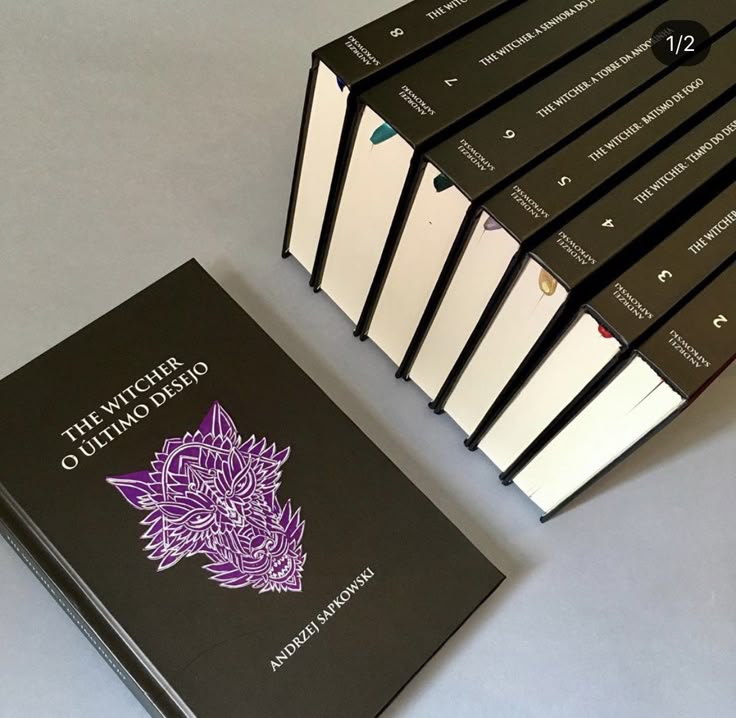 UniversoWitcher's tweet image. Hoje é dia mundial do livro, me diga nos comentários qual é o seu livro favorito da saga e porque!!

Me:Tempo do Desprezo, toda a construção do golpe de Thanedd, o Geralt perdendo pro Vilgefortz foi chocante e toda a desconstrução da Ciri no deserto de Korath foi foda
#TheWitcher