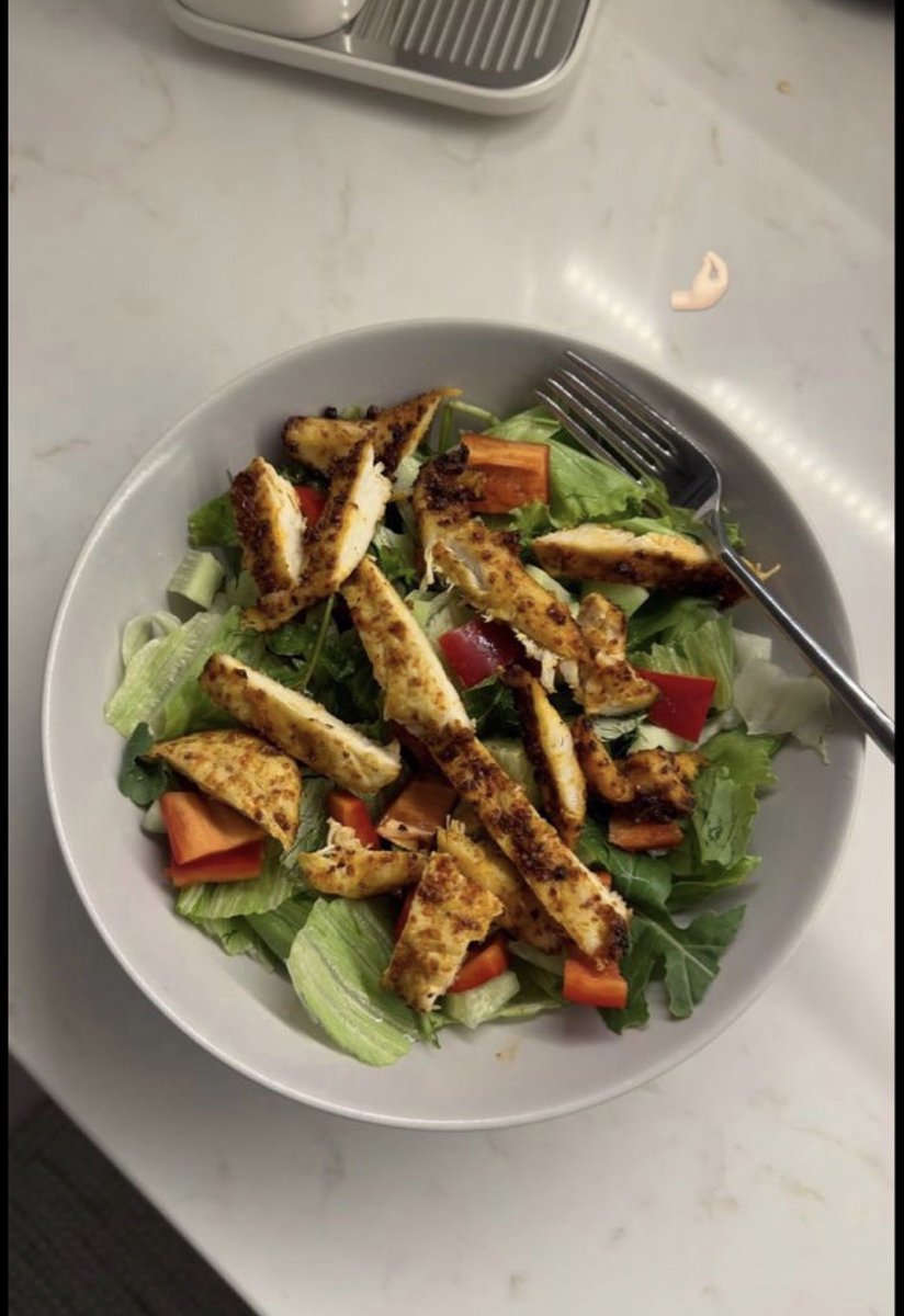 theashleysmith0's tweet image. dinner for tonite!!#healthy #salad #yum