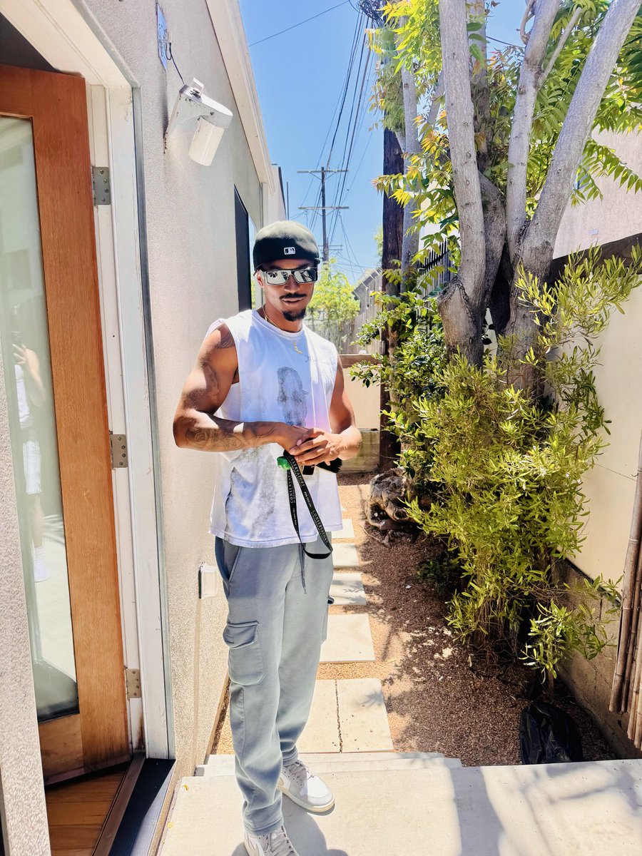 Getin2une's tweet photo. We here to stay😤 https://t.co/5koobH6CU1
