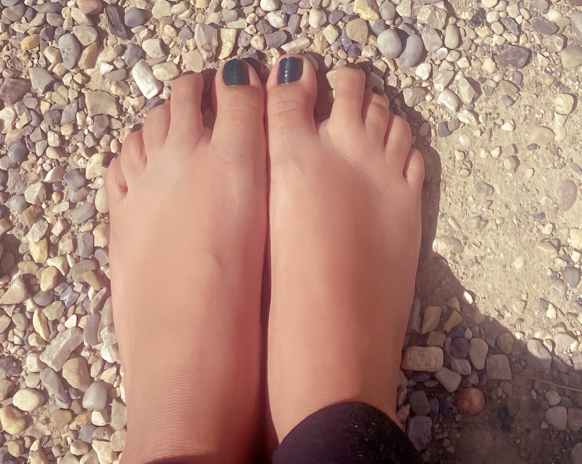 CleoStepbyStep's tweet photo. Just wrapped up a long workday and soaking up some sun! ☀️👣 Nothing like a little outdoor relaxation after a busy day. How do you unwind? #feet #afterworkvibes #footlovers https://t.co/bWHD9XS2w7