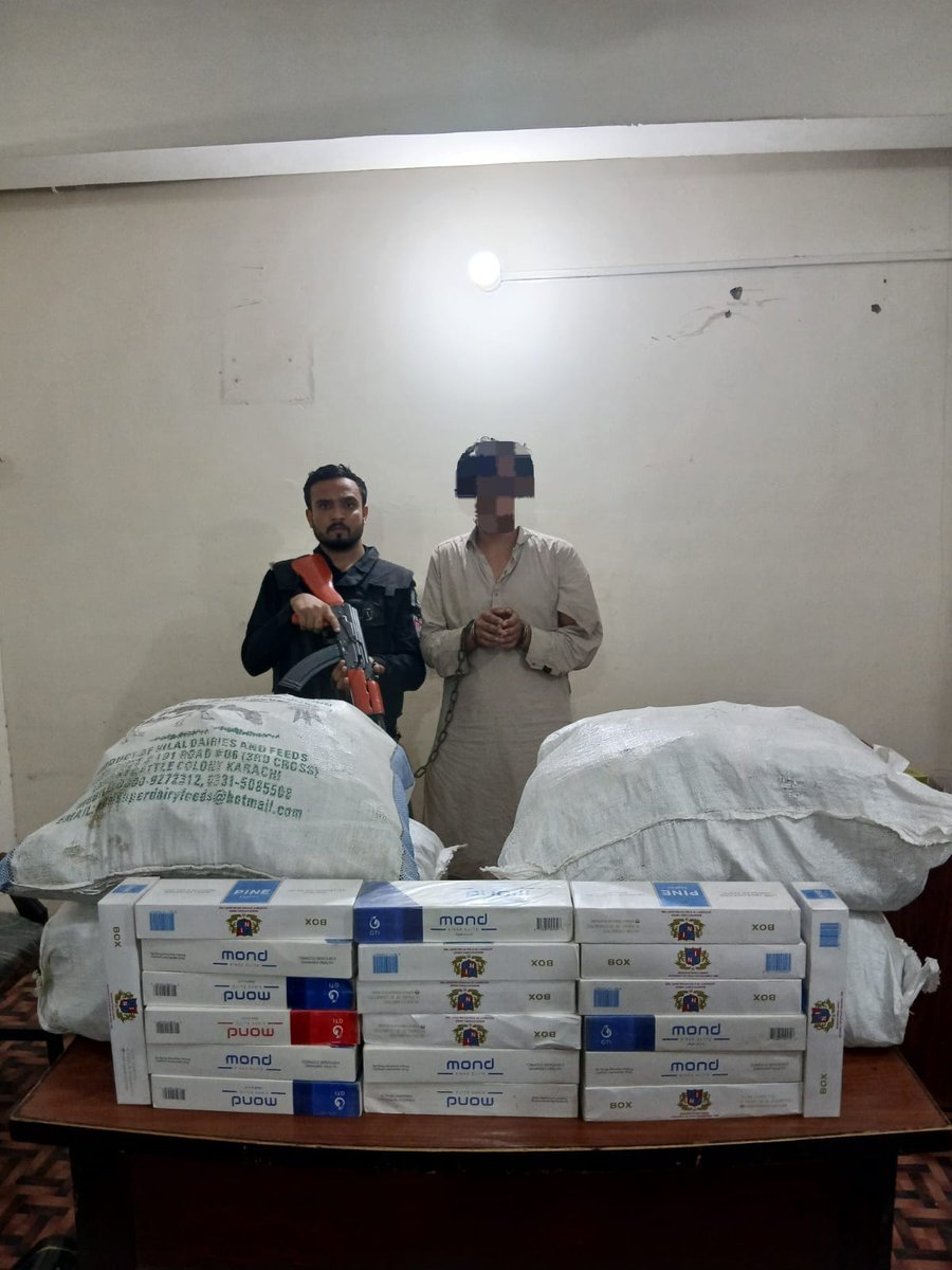 KarachiPolice_'s tweet image. علی گڑھ مارکیٹ میں کارروائی، ملزم گرفتار، غیر ملکی گٹکا و سگریٹ برآمد۔ مزید کارروائی جاری۔
#Karachi #CrimeNews #PoliceAction