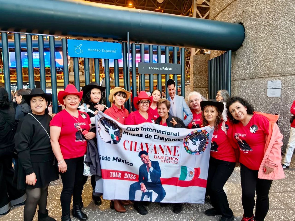 Livi0459's tweet photo. @CHAYANNEMUSIC @CHICASDECALIPSO @CHAYANNEMUSIC tu @MusasChayanneMX PRESENTE🤠 y felices!!! https://t.co/hakiaWY7HG