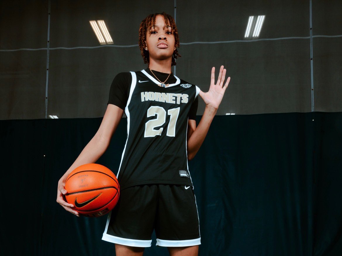 UnitedHornets's tweet photo. Coaches, check out this evaluation of Autumn Lacy, Class of 2029 wing by @CoachJillDunn (@PGH_NC) at Nike Session 1 in Phoenix.

Mallard Creek High School https://t.co/AwFJJvMJcz
