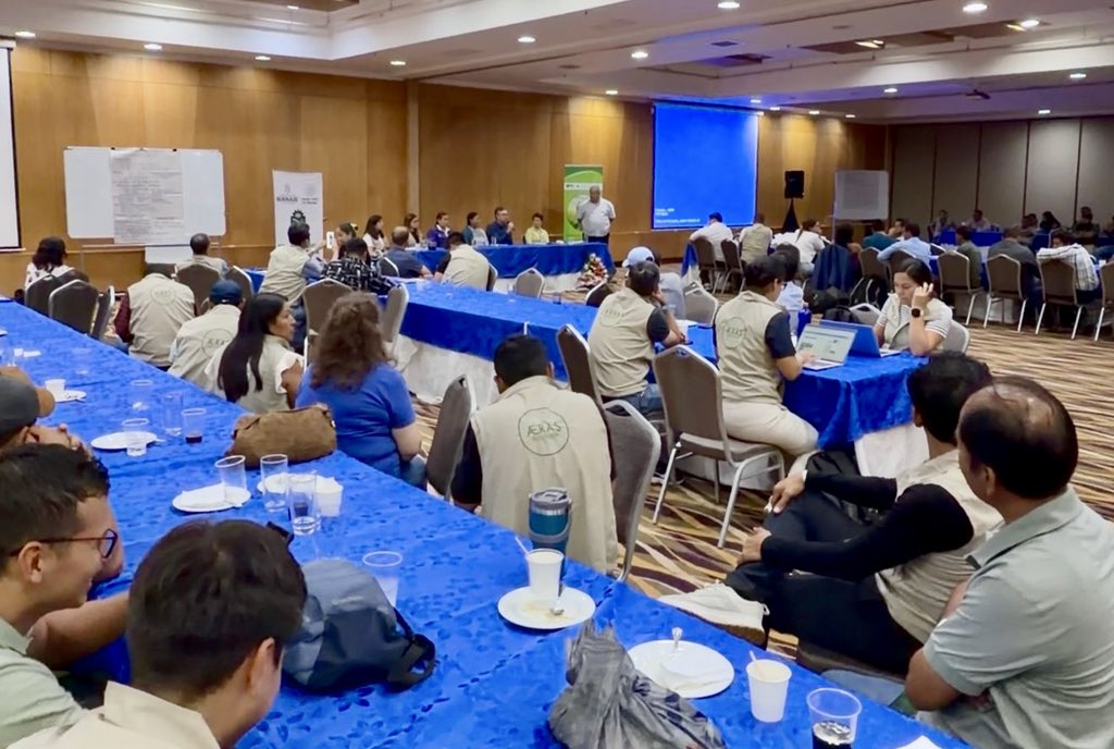 #Manabí | El ministro <a href="/JuanCVegaEC/">Juan Carlos Vega</a> mantuvo una reunión de trabajo con representantes del sector pesquero de la provincia, donde se analizaron acciones para impulsar la sostenibilidad, facilitar el acceso a beneficios y generar más oportunidades para los actores de la cadena