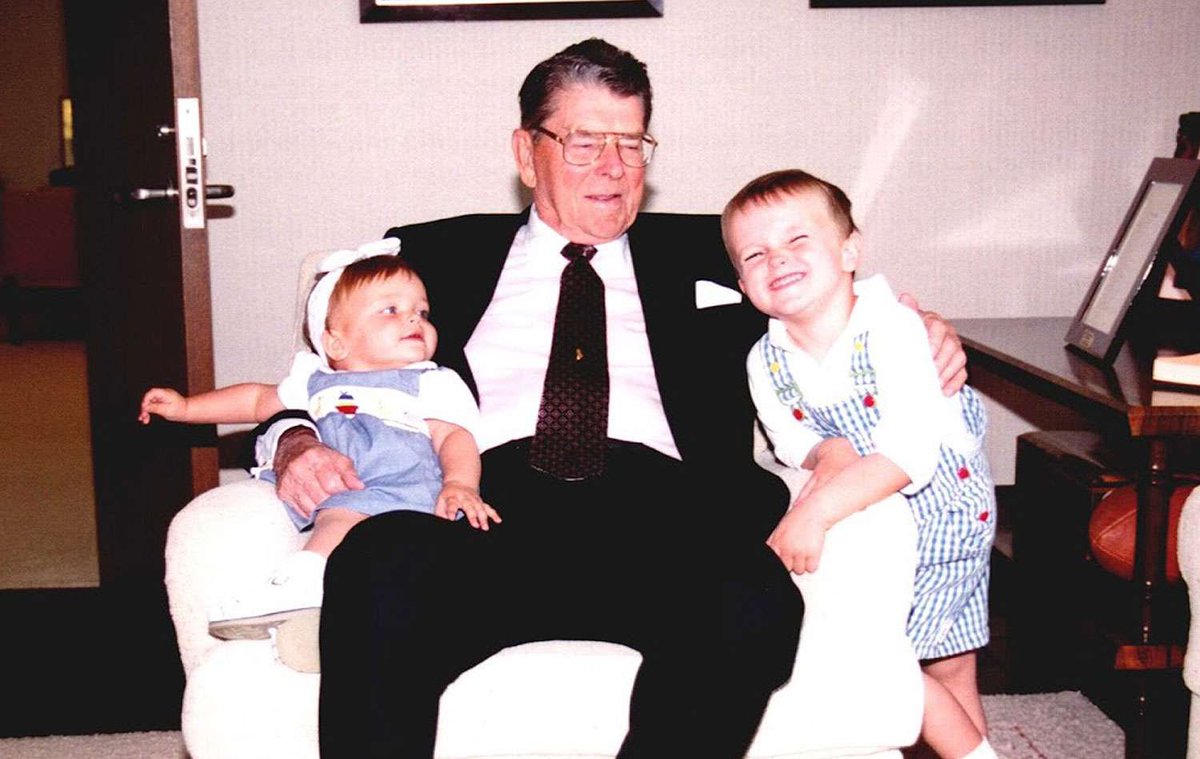 ronald reagan fan tweet media