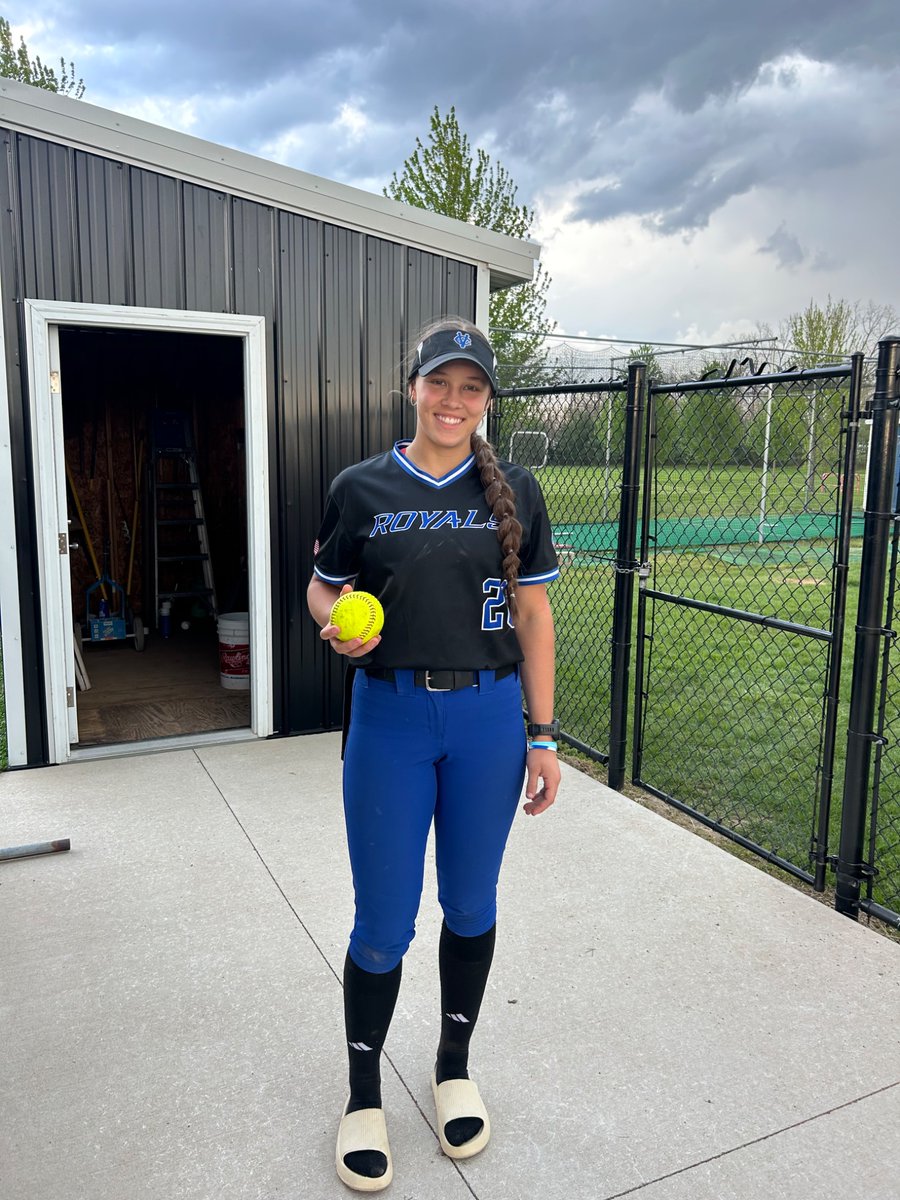 CVCA_SOFTBALL's tweet photo. Another game another 💣for Shaye. #26 #royalstrong
@Shaye_Tepley https://t.co/GHKPNgcZOf