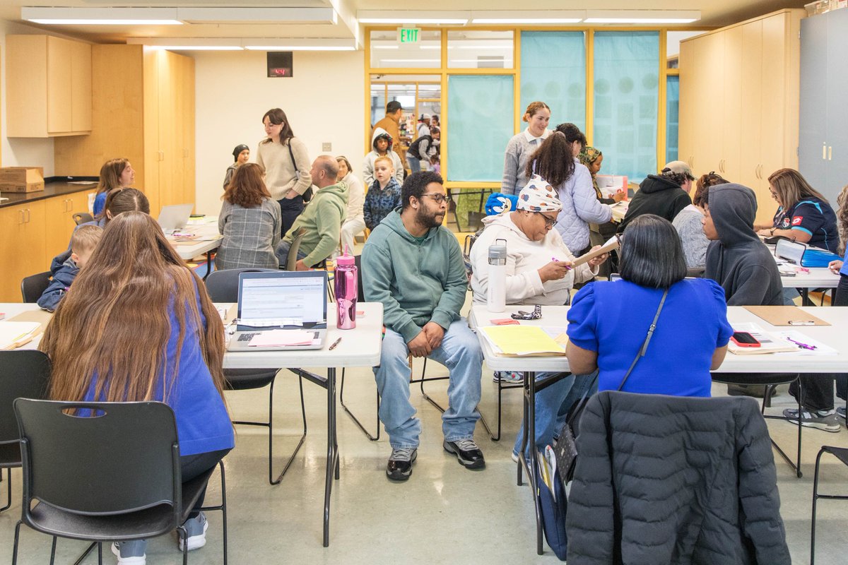 FWPS210's tweet image. 🌟 Fantastic Preschool Info Night at Truman Center’s ECEAP! Families explored resource booths, toured classrooms, and enrolled their children in Federal Way Public Schools' early learning programs. 💙📚✨ #FWPSGoal1 #Earlylearning #EarlyEd #ECEAP #Preschool