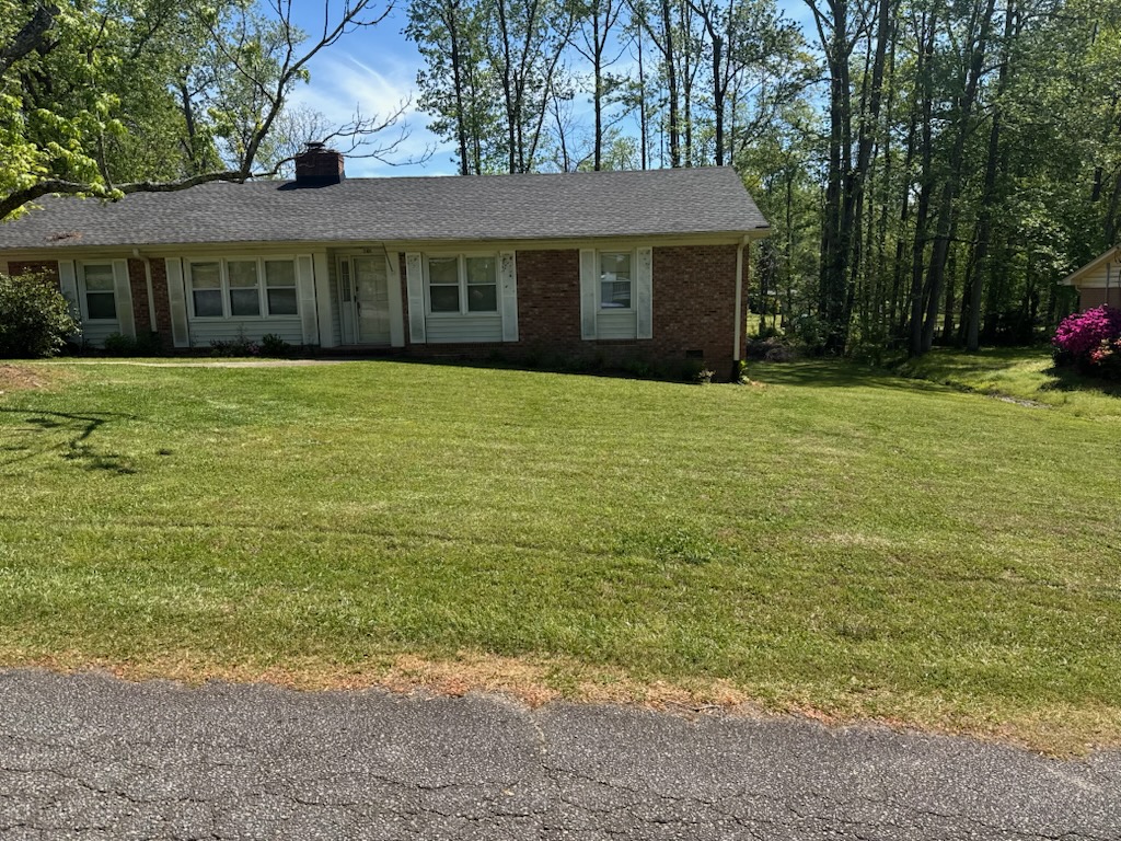 palmettolawn's tweet photo. #TaylorsSouthCarolina #YardCare #LawnCareExperts #SpringCleaning #HomeOwner #FreshStart #LocalGreenville #LawnSpring #HealthyLawn #SpringIsHere #SCBusiness #LawnCareServices #GreenvilleLife #LawnTips #PalmettoLawn #PalmettoLawnAndPest #HomeImprovement #PropertyMaintenance #Tra... https://t.co/NbE3BrM00Y