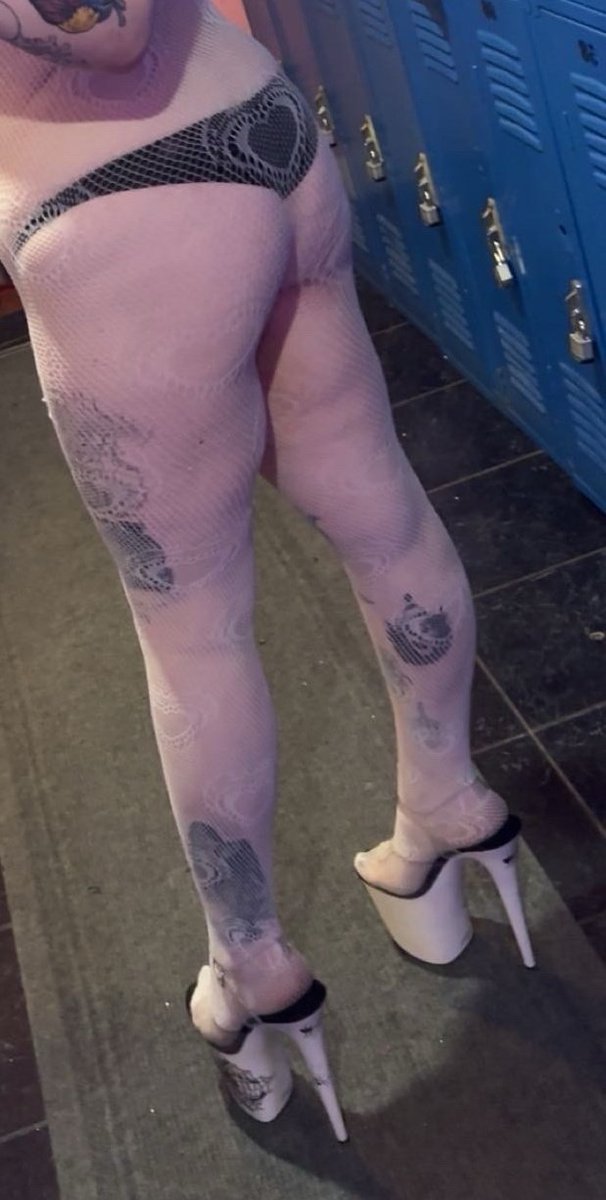 misstressb99's tweet photo. God it's good to be back!! Long time findom/femdom ready to ruin your pathetic loser wallets!! Come on trash stop waiting and send send SEND 🤏🖤💋😈 https://t.co/3PTN0J6dwc