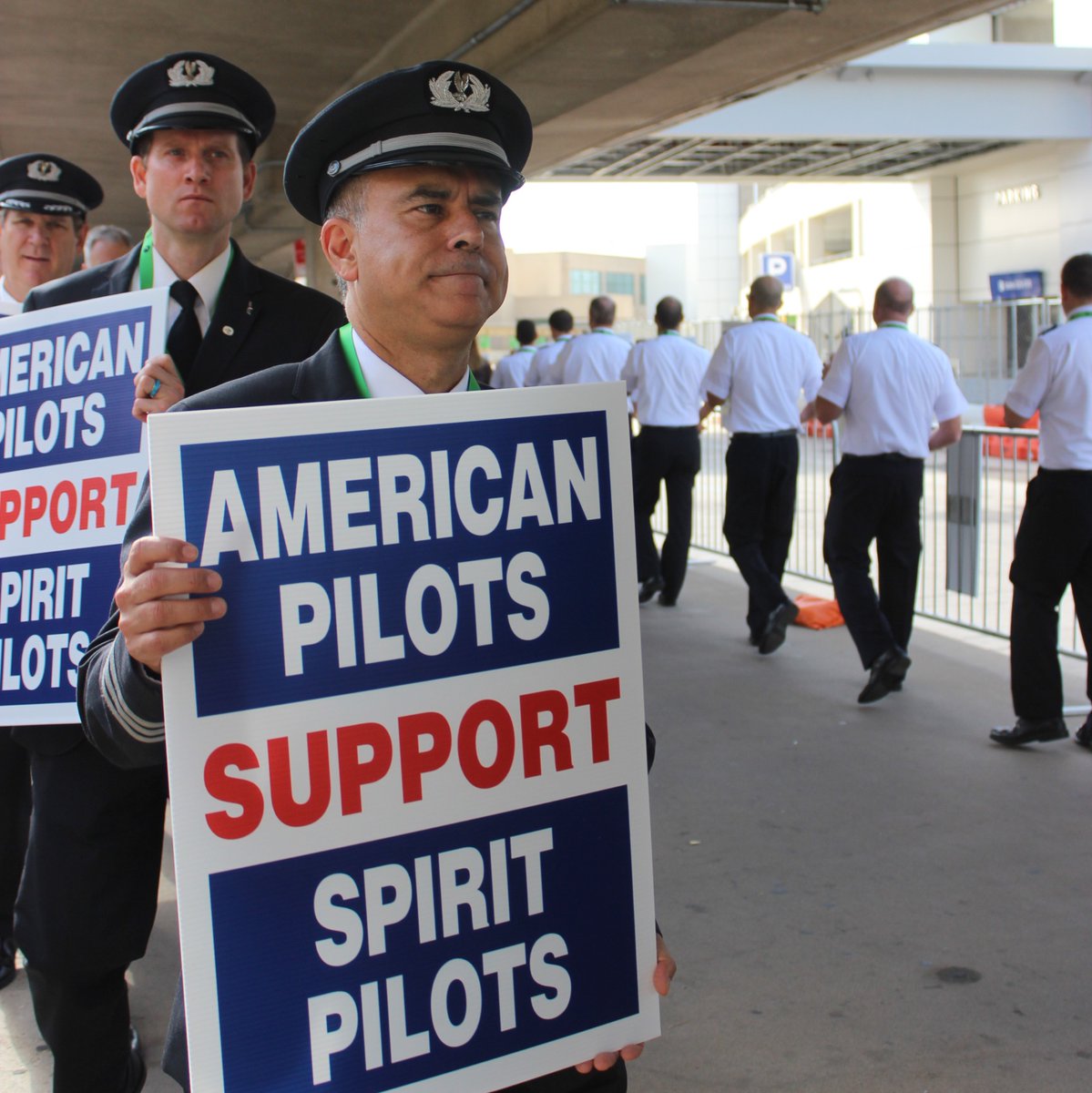 AlliedPilots's tweet image. American pilots stand with @spiritmec_Alpa pilots in their fight for their future. Always have. Always will. #unitedinunionism #solidarity #pilotsforpilots