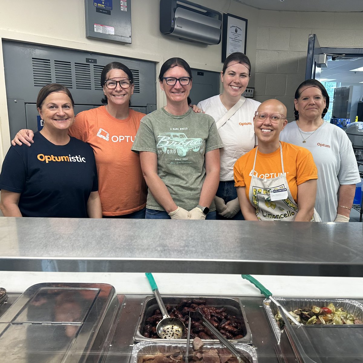 FRM_mission's tweet image. 🙌 Once again, UnitedHealthcare/Optima sent teams to serve food to our community in our Food Distribution Center and Dining Hall! 🍽️💖 It's all about community, kindness, and coming together! 👐✨

#FrederickMD #FrederickMaryland #FrederickCounty #FrederickCommunity
