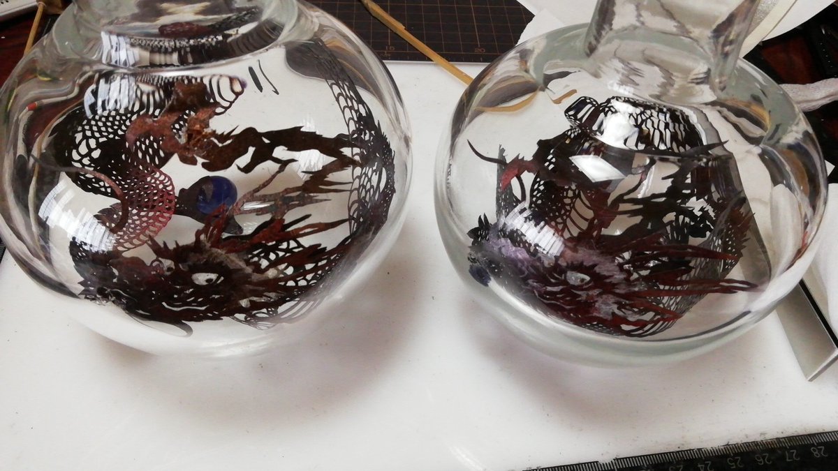 紙屋初瀬(カミヤ・ハセ)切り絵ボトルと幻想時計の人 tweet media