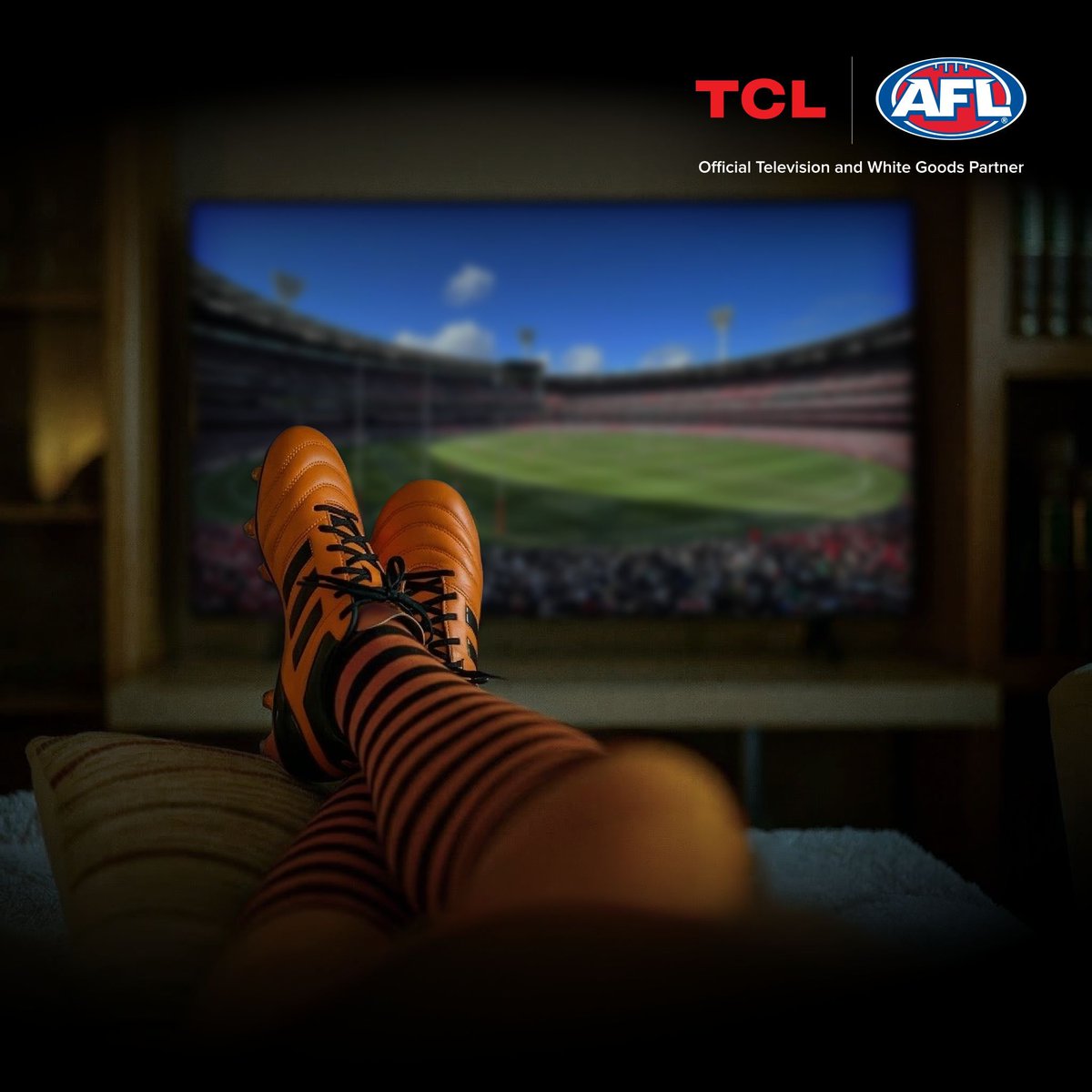 AUTCL's tweet image. Feet up. Game on. Say less. ✋

Experience the sidelines like never before with the TCL C8K Premium QD-Mini LED TV. Every moment feels up close, all action, zero compromise. 🏉

#TCL #AFL #TV