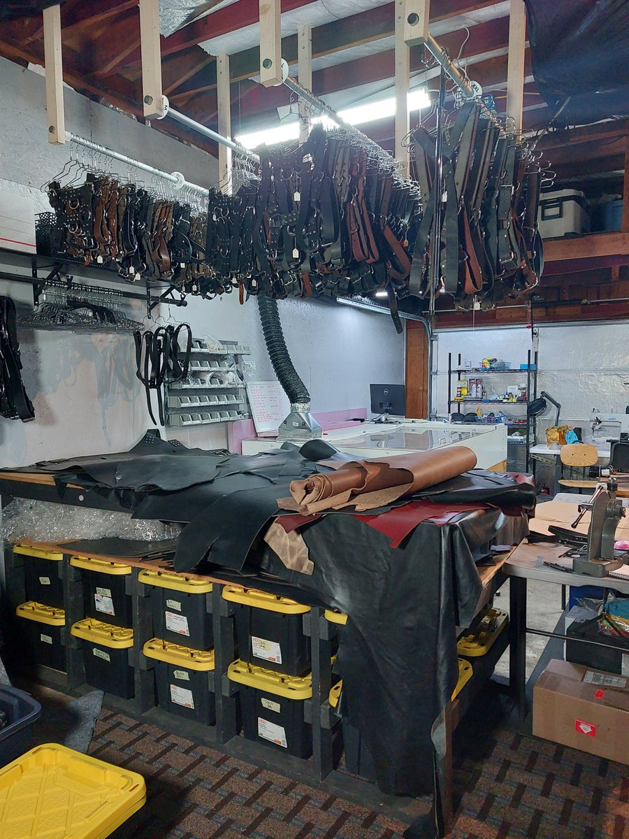 RoughnBootz's tweet image. Been organizing my workshop. Here is where all the gear is handcrafted by myself. #leatherwork #leather #workshop #smallbusiness #handcrafted #artisan