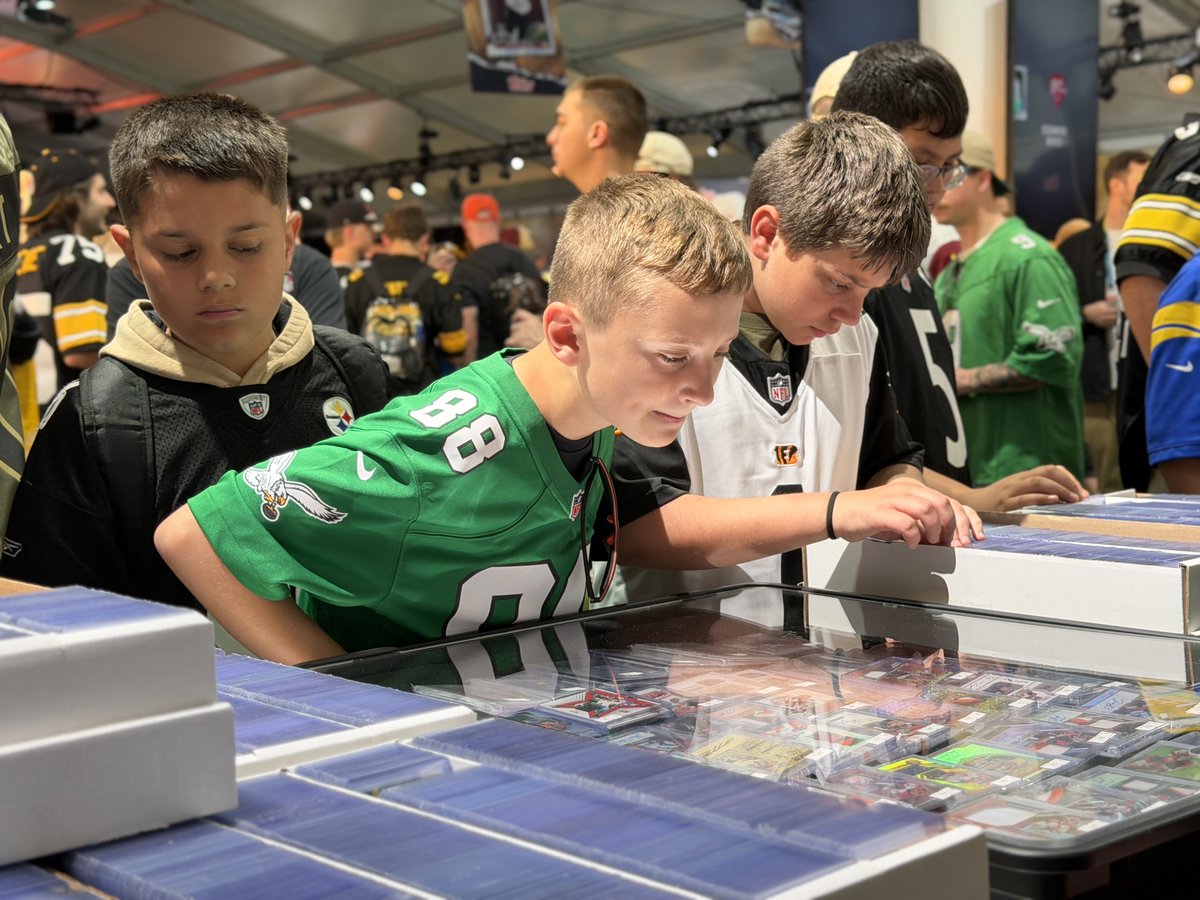 SCCTradingCards's tweet image. As @SteelersUnite said:

Yinz showed up!

#NFLDraft #Topps #TheHobby