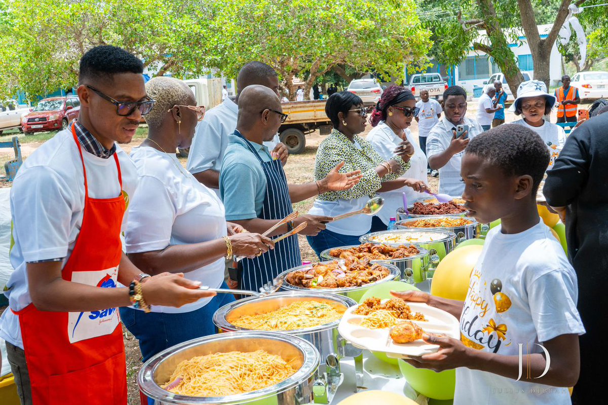 Joy997FM's tweet photo. PHOTOS: Chief of Staff Julius Debrah donates to Village of Hope Orphanage to mark 60th birthday.

#JoyNews #GhanaNews #Joy997FM #Ghana #JoyPrime https://t.co/pKqc16brAd