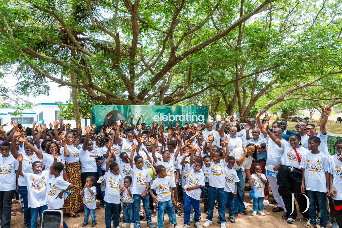 Joy997FM's tweet photo. PHOTOS: Chief of Staff Julius Debrah donates to Village of Hope Orphanage to mark 60th birthday.

#JoyNews #GhanaNews #Joy997FM #Ghana #JoyPrime https://t.co/pKqc16brAd