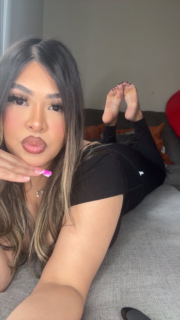 AngieFeetXO✨ tweet media