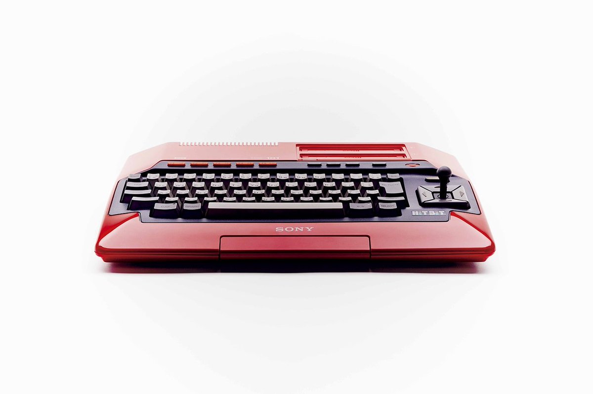 fabento1976's tweet photo. @Gecko86576813 some day i´ll get a red game gear, a red twin famicom and this beauty. https://t.co/AYsa39SeoH
