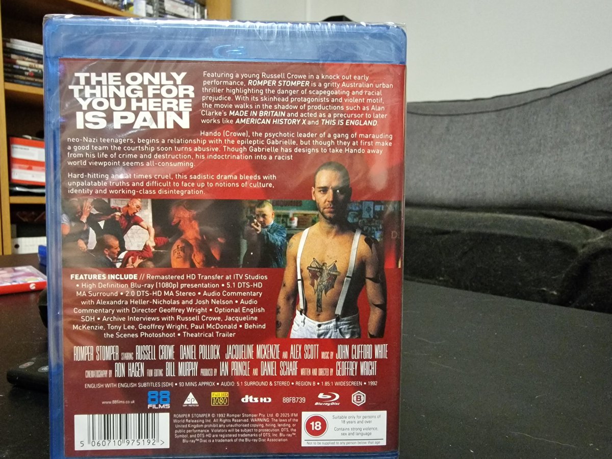 UselessBeyond's tweet image. Tonights movie was Romper Stomper from 1992 starring Russell Crowe, Daniel Pollock and Jacqueline McKenzie.

Very bleak, raw and brutal depiction of gang of skinheads in Australia. Not an easy watch but still a great movie.

#romperstomper
#russellcrowe
#drama