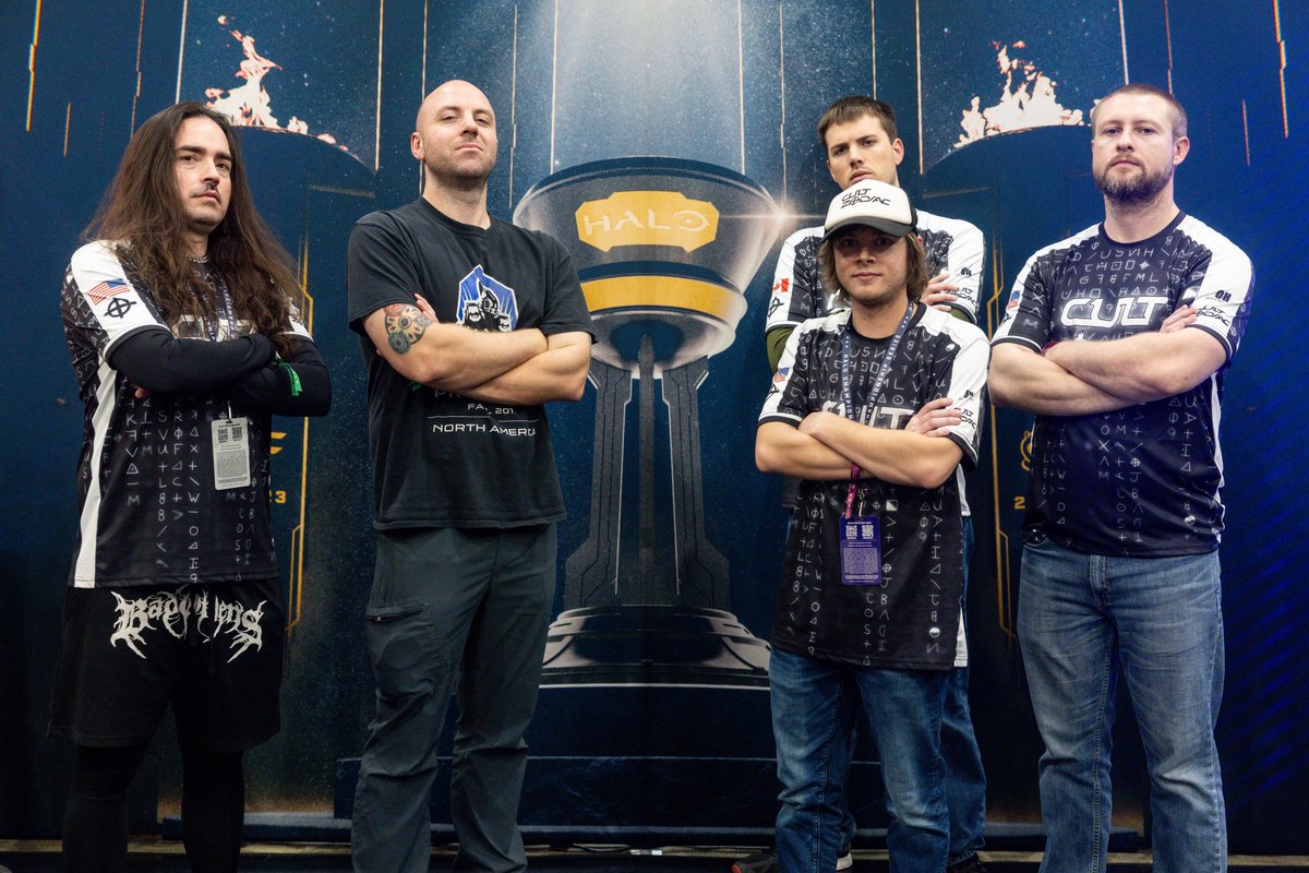 Naded's tweet photo. Love this picture of us at Halo Worlds last year! 

If you didn’t know, we won the side Halo 2 4v4 tournament! GGs! It was great seeing everyone there! https://t.co/DeGX09fgfh