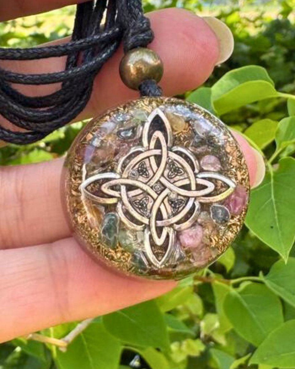 Arteorgones's tweet image. Orgone #Pendant Black Tourmaline, Celtic Triquetra Necklace, Wicca Viking Protection Amulet, Handmade Orgonite Energy Healing Jewelry for Women 3 cm Arte Orgones a.co/d/00cMBaMN #Amazon a través de @Amazon