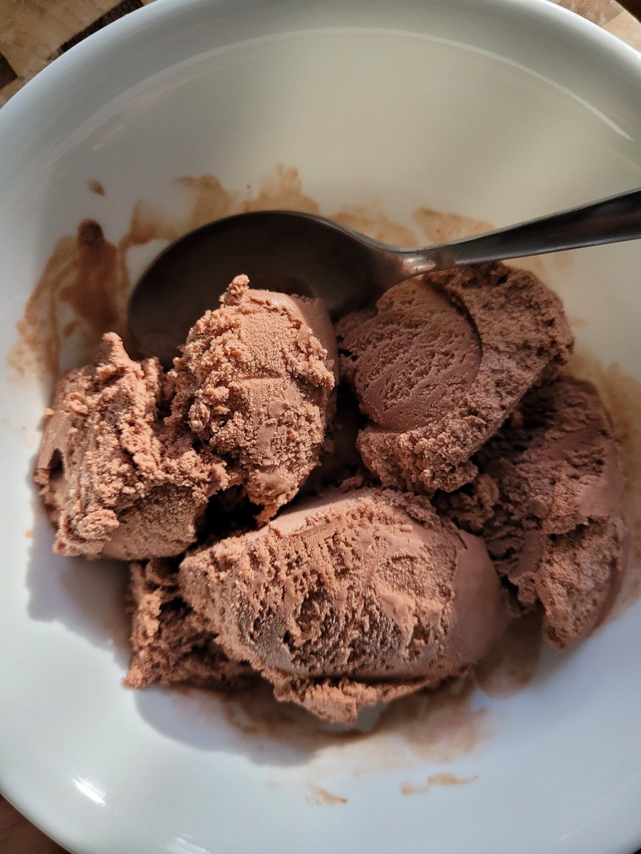 cellswordrin's tweet image. Dessert Time 🎵 Dutch Chocolate Ice Cream! Creamy smooth 🍫🍦 #Foodies #dessert #dolcé #goodnight #sweetdreams 💖