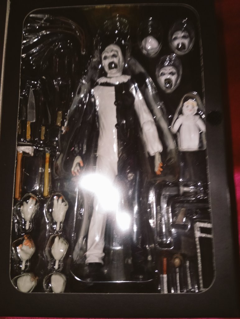 queenbludxx's tweet image. New stuff.... 🩸🤡 #terrifier #horrorfans I'm not taking him out even though I wanna try the different attachments #horrorcollector