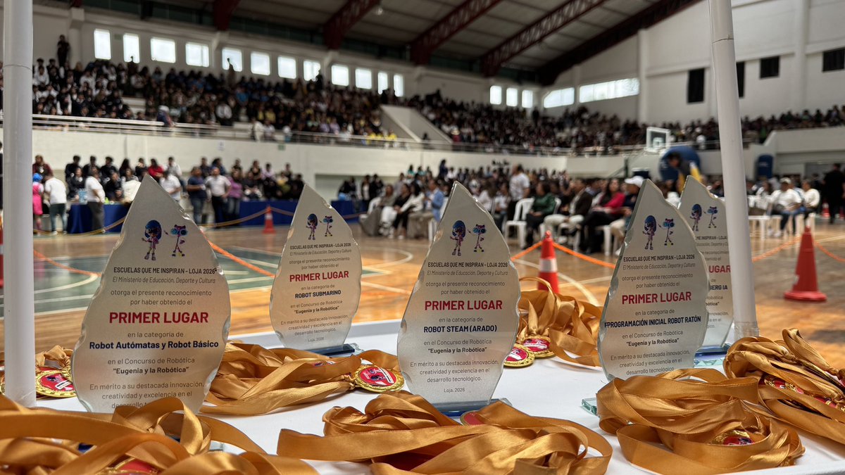 EducacionZ7_Ec's tweet photo. [LOJA] 🤖🎉 El festival de cierre de “Escuelas que me Inspiran” destacó el talento y creatividad de docentes y estudiantes, mediante videos documentales, activaciones y premiaciones que inspiraron a toda la comunidad educativa.🏆🥇

#ElNuevoEcuador 🇪🇨 https://t.co/14hlut1TmN