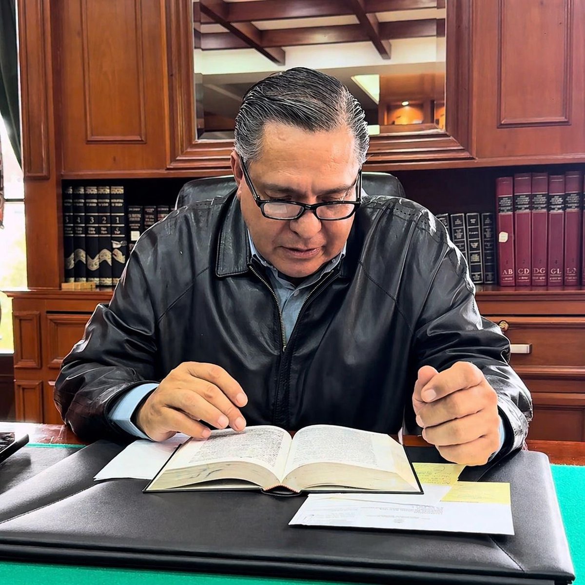 rimoba's tweet photo. 📕 Leer nos abre caminos, nos acerca a nuevas ideas y nos recuerda que una ciudad también se construye con conocimiento, imaginación y cultura.

En el Día Mundial del Libro y del Derecho de Autor, reafirmo mi compromiso de seguir impulsando espacios donde niñas, niños, jóvenes y familias encuentren en la lectura una herramienta para aprender, soñar y transformar su entorno. 📚